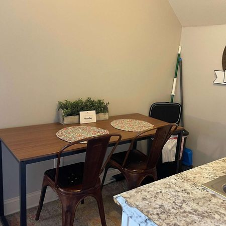 Appartamento The Campbell Carriage House Clarksville Esterno foto