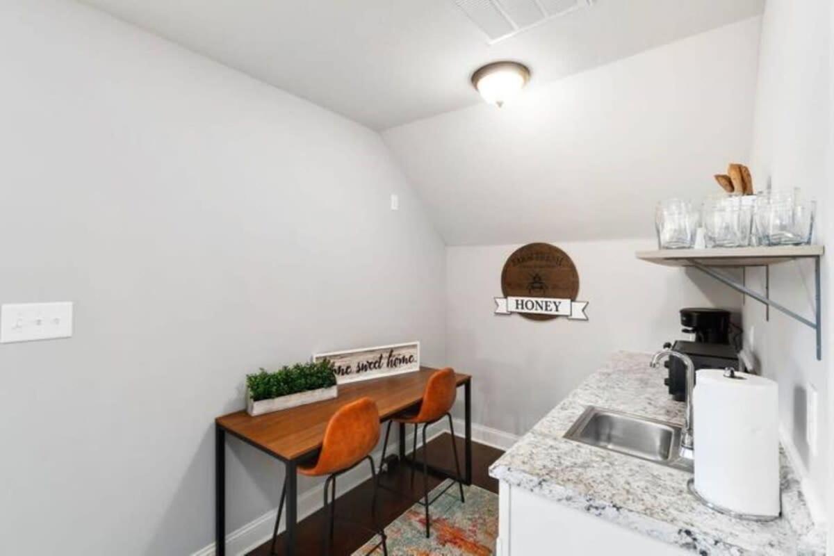 Appartamento The Campbell Carriage House Clarksville Esterno foto
